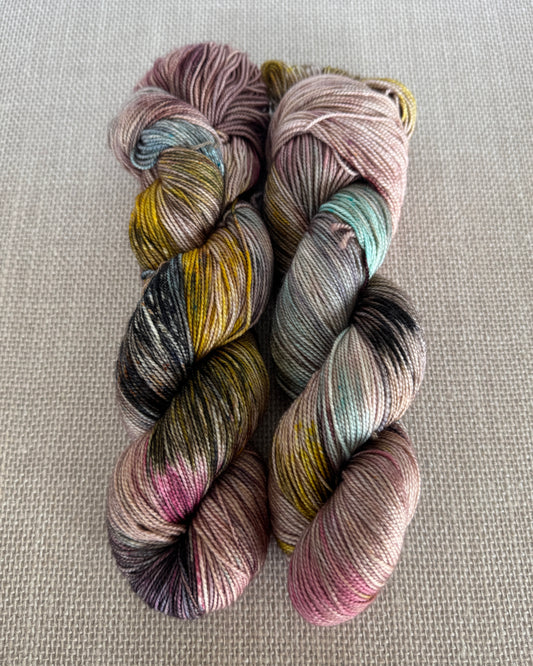 Acacia Sock Yarn | Plum Dust