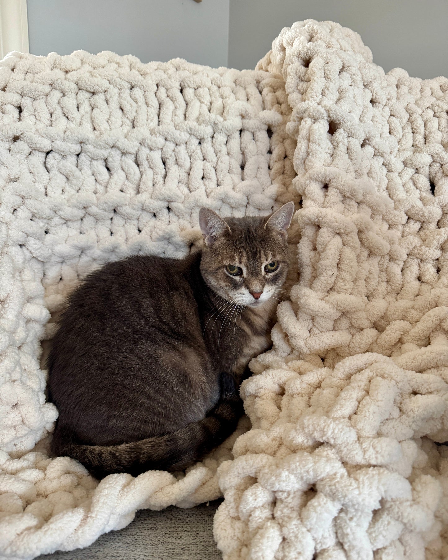 Hampton Knit Throw Pattern – Jumbo Yarn Blanket, Beginner-Friendly, Modern Home Decor