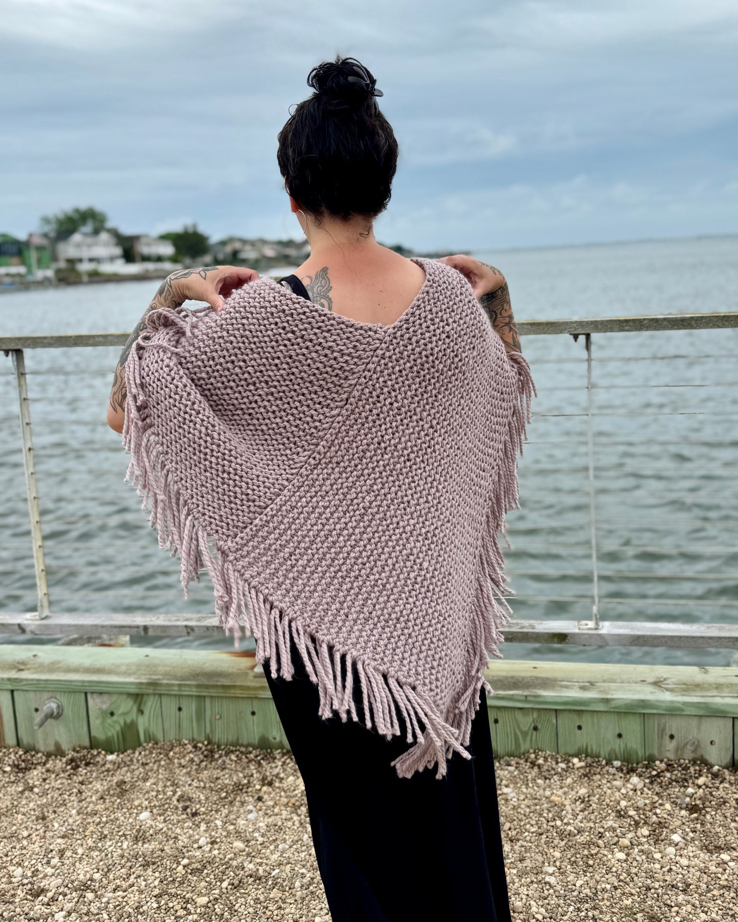 Niami Poncho Knitting Pattern – Beginner Super Bulky Knit