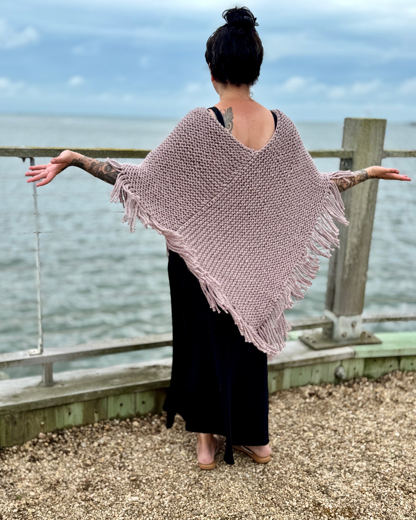 Niami Poncho Knitting Pattern – Beginner Super Bulky Knit
