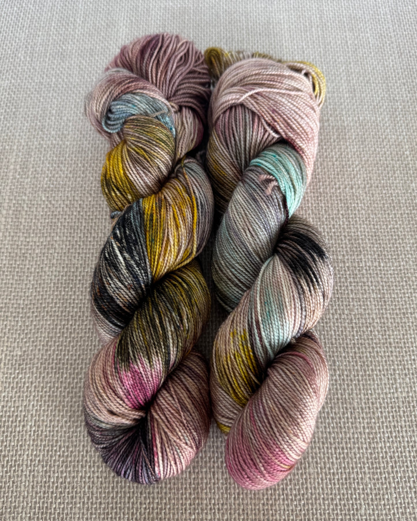 Acacia Sock Yarn | Plum Dust