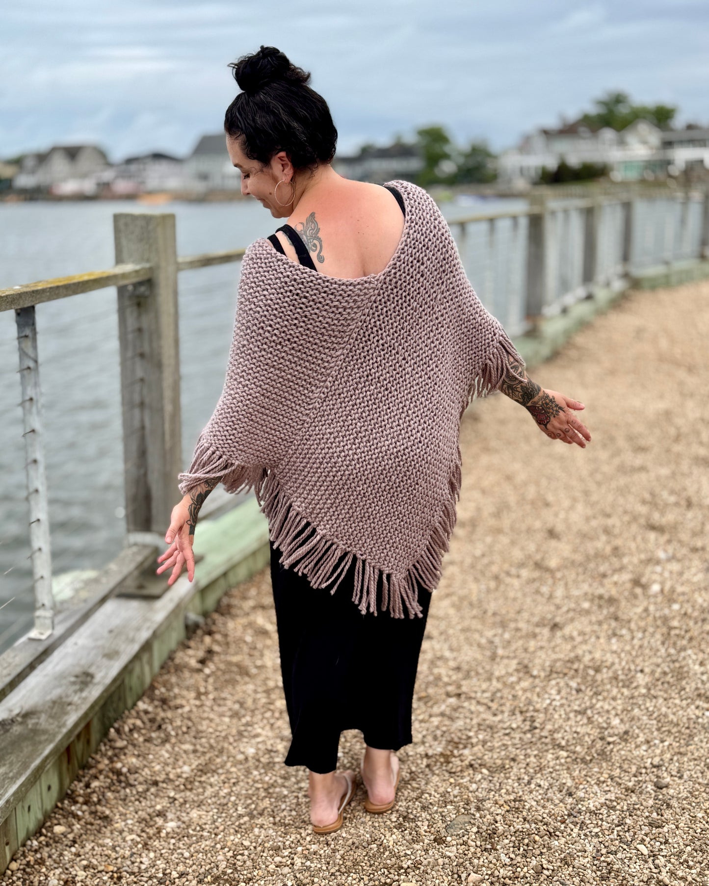Niami Poncho Knitting Pattern – Beginner Super Bulky Knit